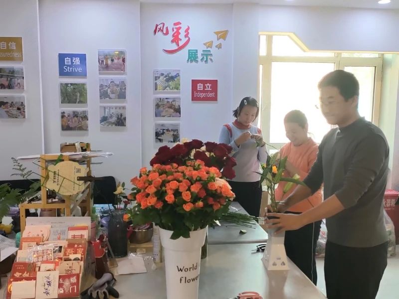 图为银川市金凤区区上海西路拾忆花屋残疾人之家